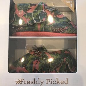 Freshly Picked Tropics Size 4